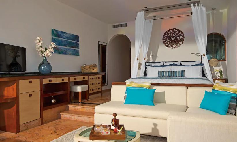 ZVRIM P0003 Oceanfront Junior Suite.16X9