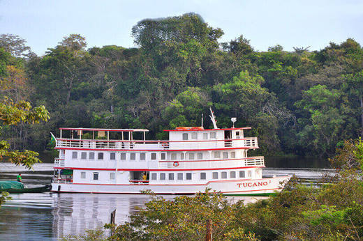 The authentic and comfortable Tucano Amazon cruise 