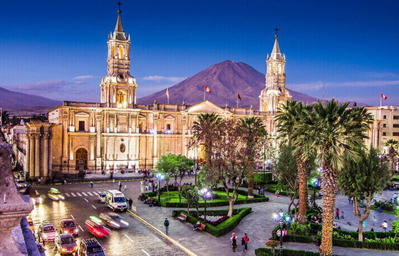 plaza-de-armas-arequipa-el-misti-volcano-cathedral-peru.jpg