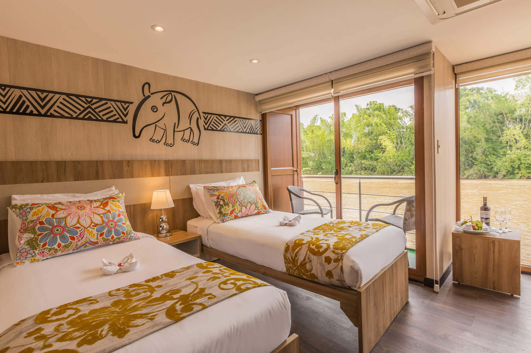 Spacious twin cabin 