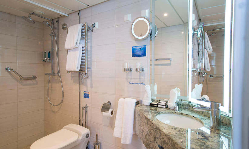 Owners Suite Washroom, Ocean Adventurer.jpg