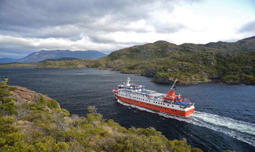 Skorpios III cruising in Patagonia 