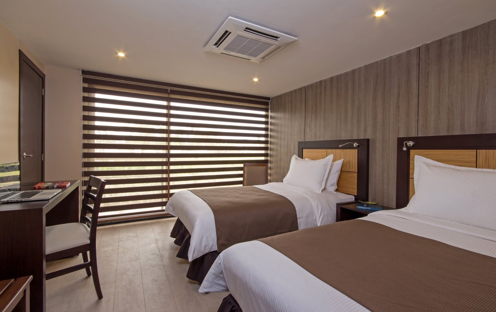 Standard Twin Suite