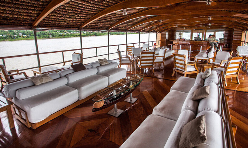Delfin II sun deck for al fresco dining