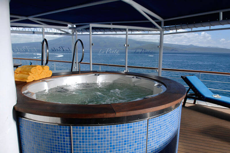 The jacuzzi on La Pinta