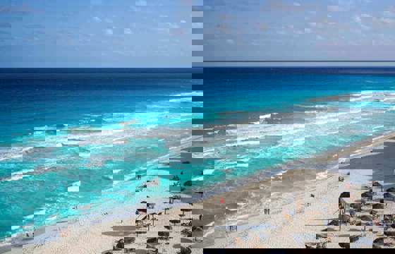 White sand and turquoise warm sea
