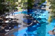 33128432-standard.jpg