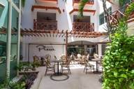 hotel-illusion-boutique-bistro-maison-pierre-dos.jpg