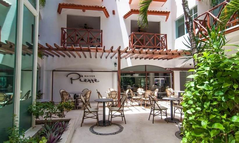 hotel-illusion-boutique-bistro-maison-pierre-dos.jpg