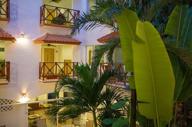 hotel-illusion-boutique-interior-garden-uno.jpg