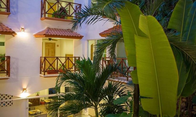 hotel-illusion-boutique-interior-garden-uno.jpg