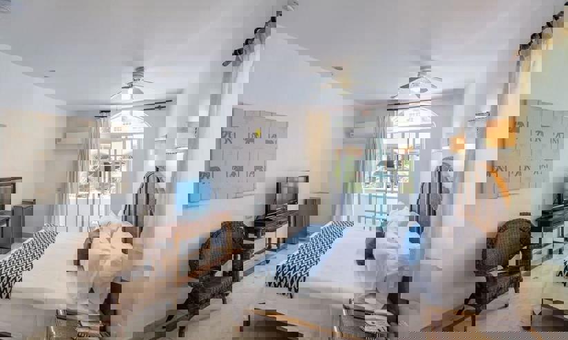 hotel-illusion-boutique-mirage-balcony-seis.jpg