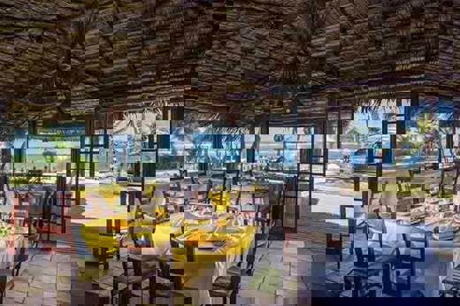 Restaurante com vista e brisa do mar.jpg