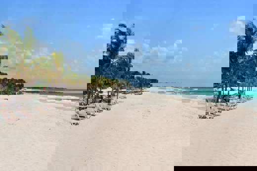 cataloniaplayamaroma_beach2_1.jpg