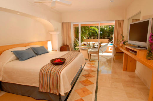 pueave-omni-puerto-aventuras-beach-resort-guest-room-2.jpg