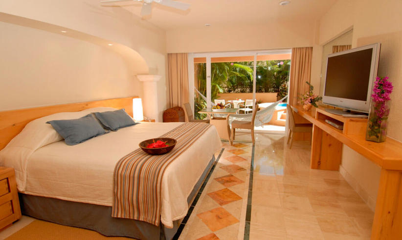 pueave-omni-puerto-aventuras-beach-resort-guest-room-2.jpg