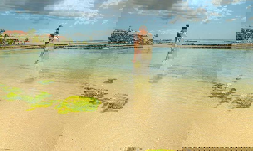 pueve-omni-puerto-aventuras-bride-and-groom-beach.jpg