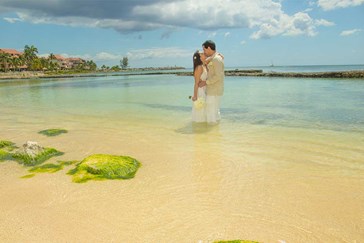 pueve-omni-puerto-aventuras-bride-and-groom-beach.jpg