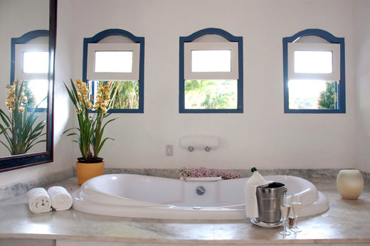 Suite bathroom.jpg