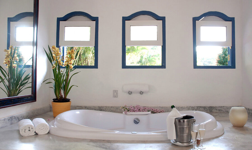 Suite bathroom.jpg