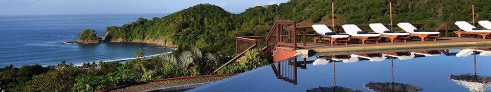 Luxury lodge with infinity pool overlooking the coast