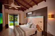Villa-1-King-Bed-1024x682-640x480.jpg