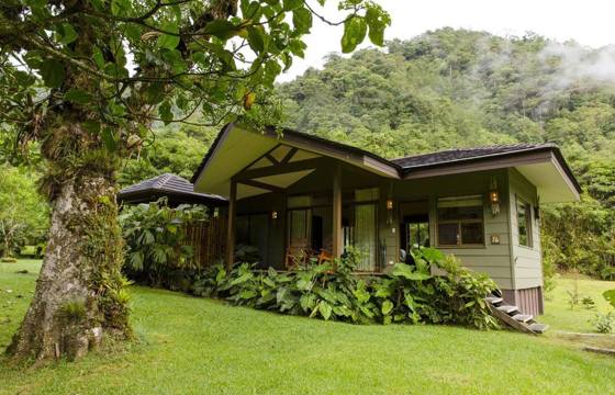  Peaceful suite surrounded by lush vegetation and rolling hills on Costa Rica's cloud forest. 
