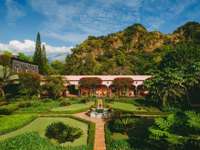 Luxury Lodge with Beautiful Gardens