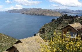 Vue sur le Lac Titicaca depuis l’île du Soleil