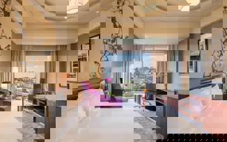 5889 Regent Hotel