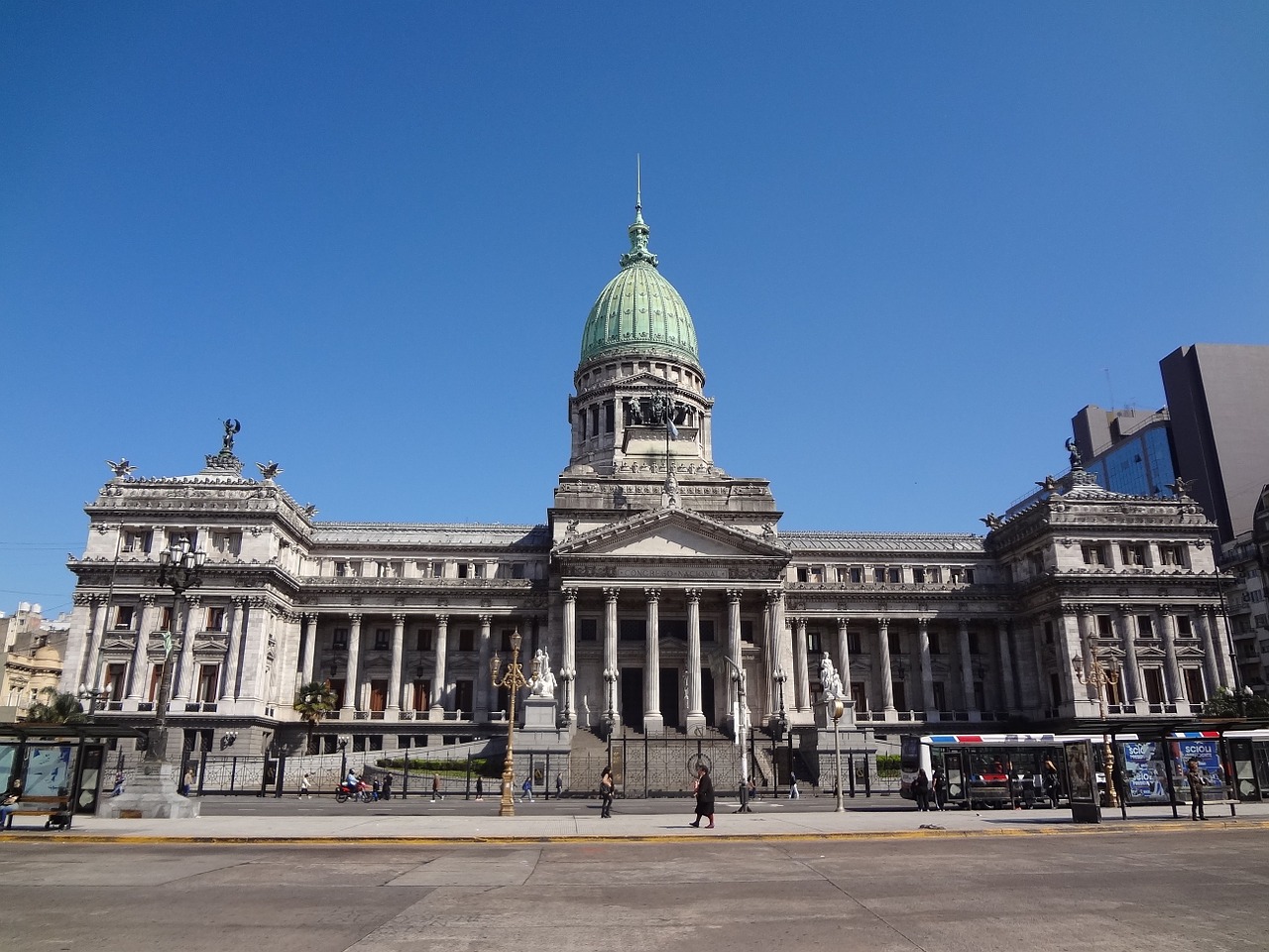8472 Buenos Aires Architecture