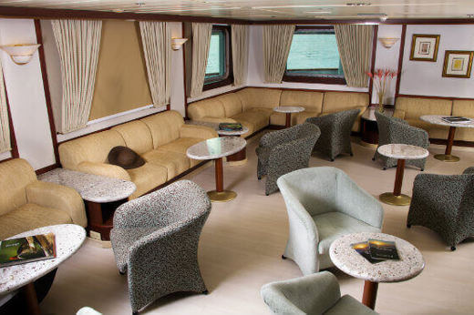 Isabela II's spacious lounge to relax and meet fellow travellers