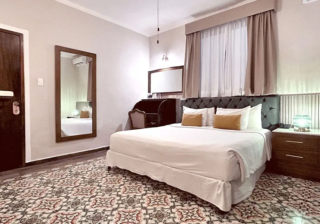 Colonial 02 1920W