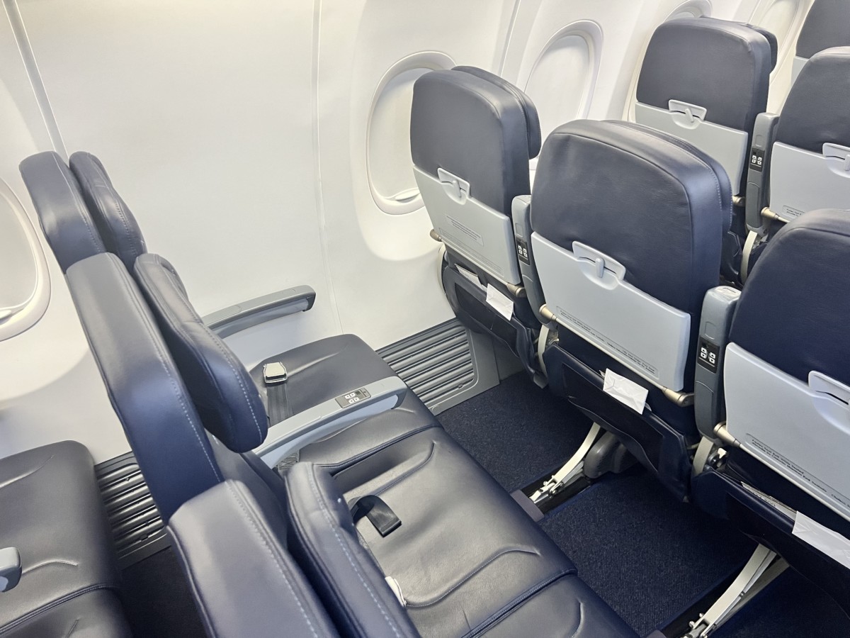 Economy Boeing 737 23