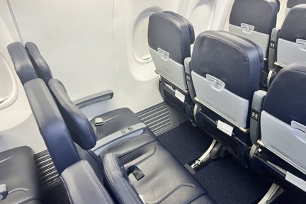 Economy Boeing 737 23