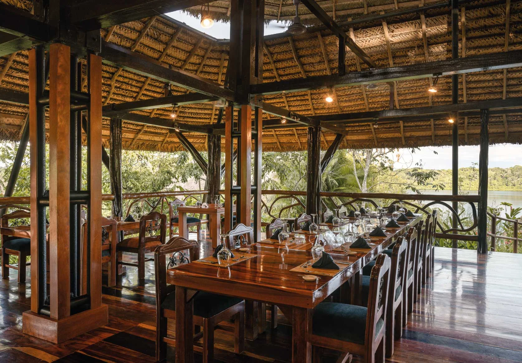 Restaurant Lake View