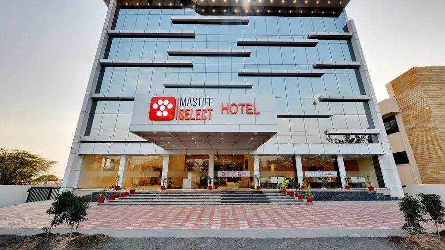 Hotel Front View Vgvor3
