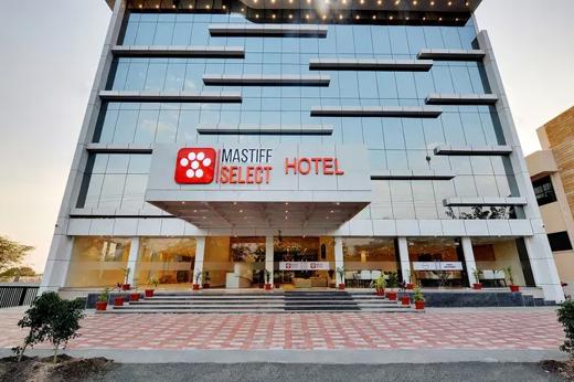 Hotel Front View Vgvor3