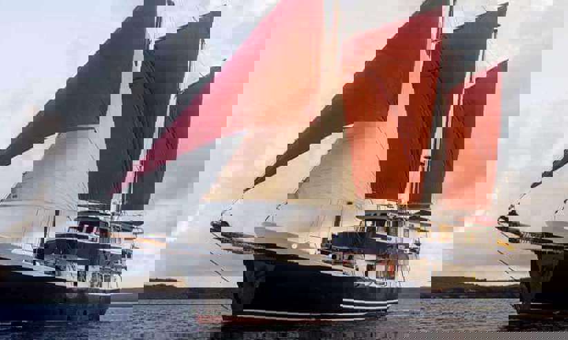 The Samba with full sail