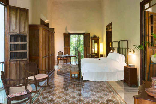 lux1378gr-156086-Patrons-Room.jpg