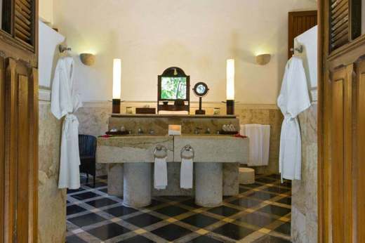 lux1378gb-156087-Superior-Room-Bathroom.jpg