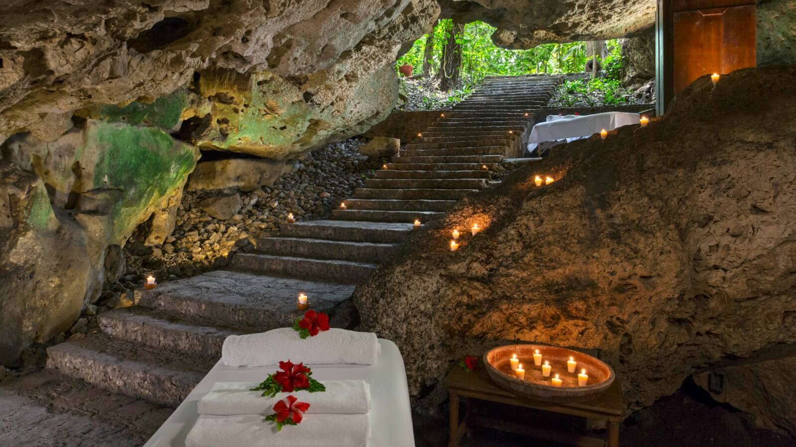 lux1378sp-156074-Hol-Be-Spa-Cenote.jpg