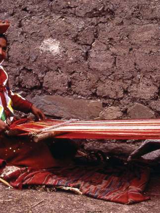 Local weaver, Peru