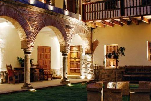 Luxury Hotel in Converted Colonial House