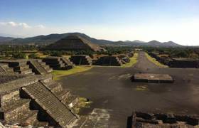 Pyramides de Teotihuacan Mexique