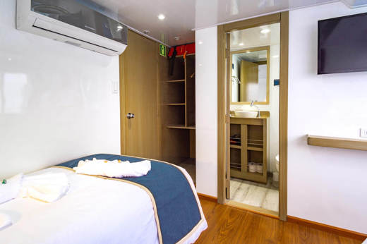 Spacious twin cabin 