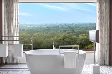 17 Kohinoor Suite Bathroom