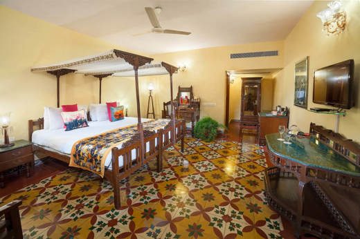 DELUXE Room 001 2