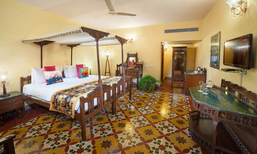 DELUXE Room 001 2