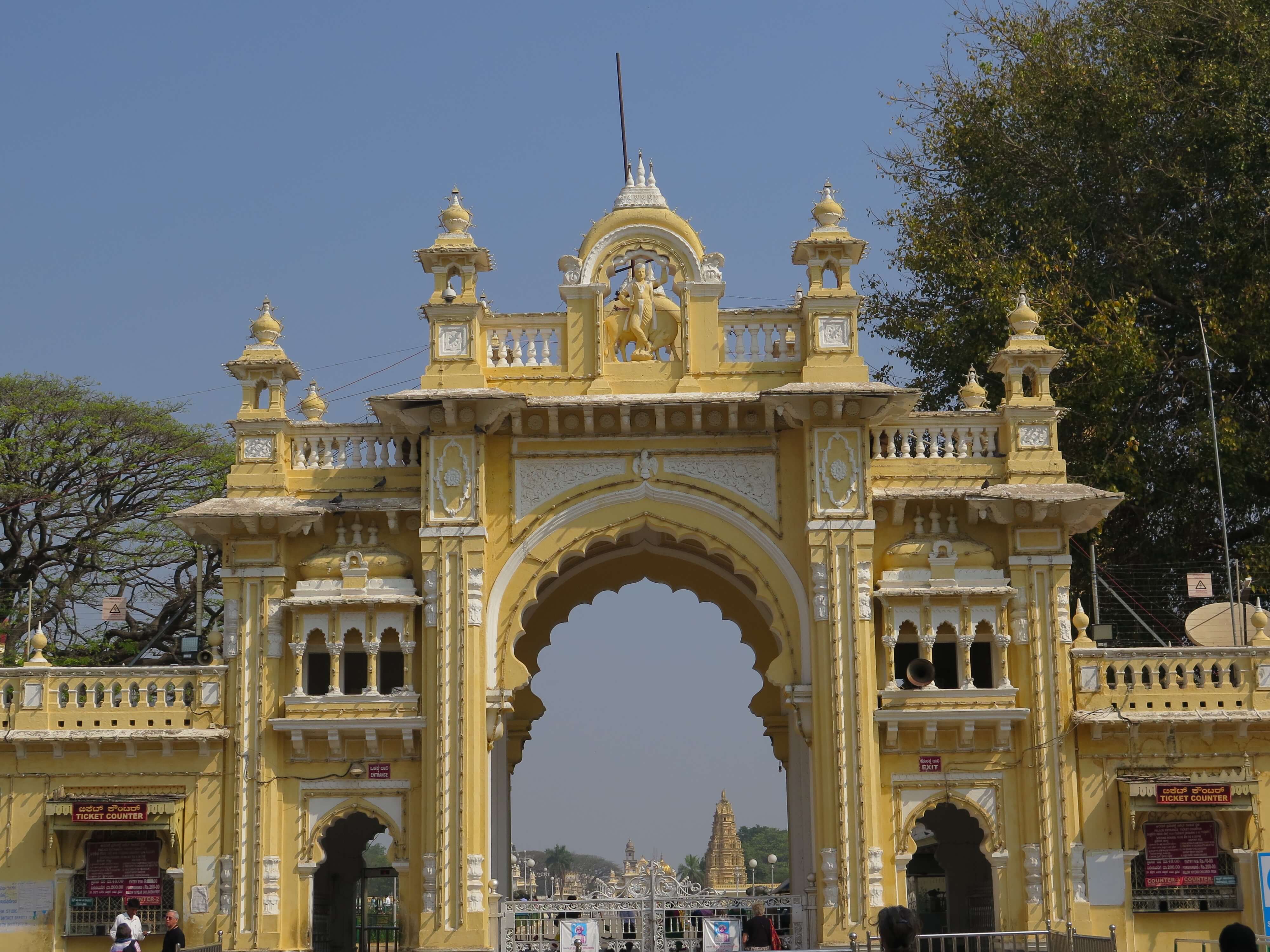 Delhi Bee
